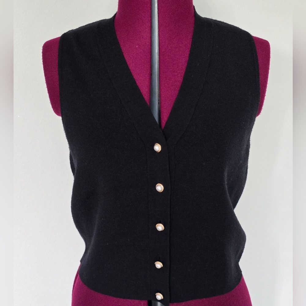 NWT Marbled Sleeveless Sweater Size S V Neck Pearl Button Career Business Casual